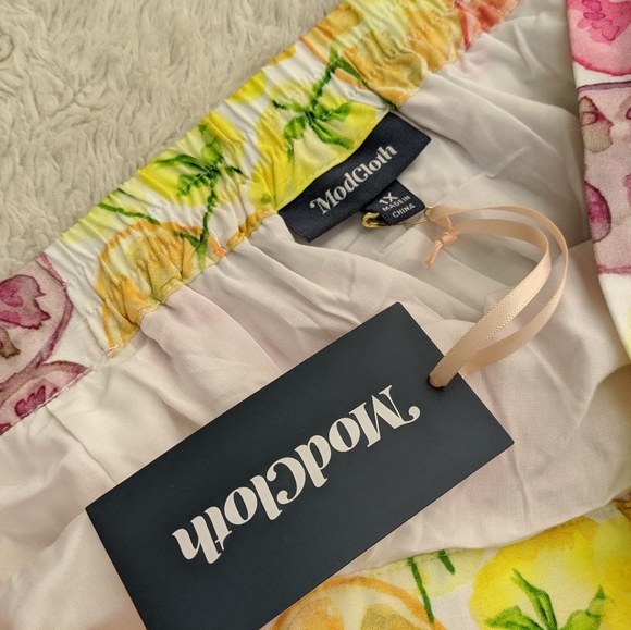 Modcloth SZ 1x fruity floral flowey skirt - Picture 4 of 10